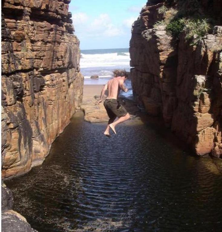 Amapondo Backpacker Lodge Port Saint Johnʼs Esterno foto